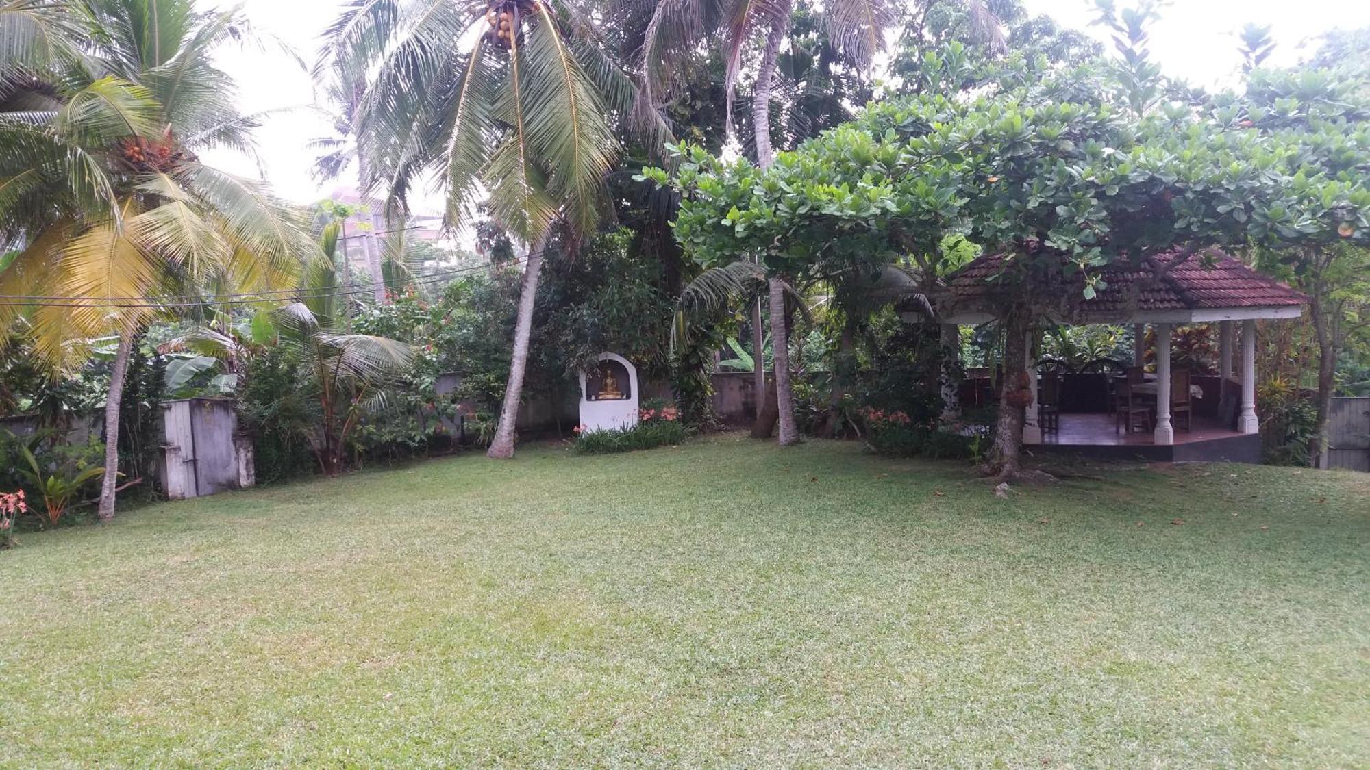 4 Seasons Guesthouse Hikkaduwa Extérieur photo