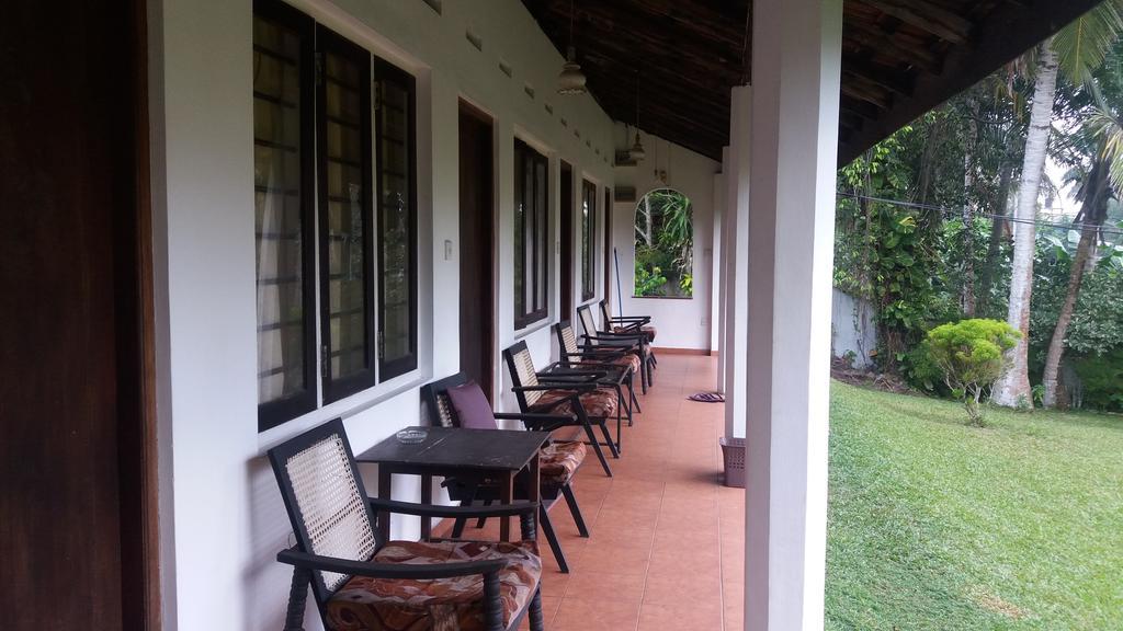 4 Seasons Guesthouse Hikkaduwa Extérieur photo