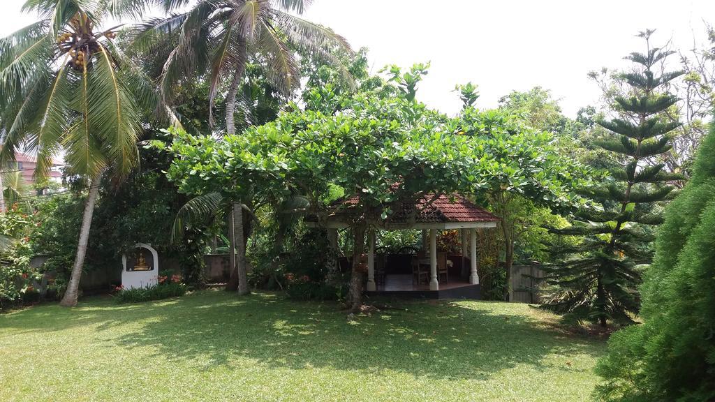 4 Seasons Guesthouse Hikkaduwa Extérieur photo